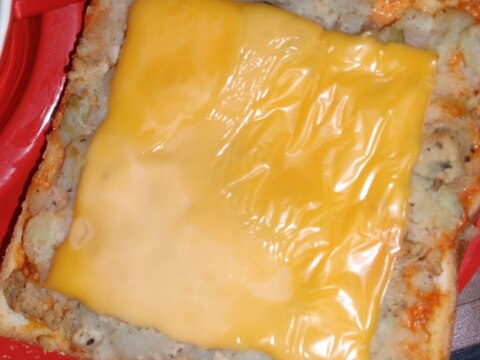 ポテサラのピリ辛チーズトースト